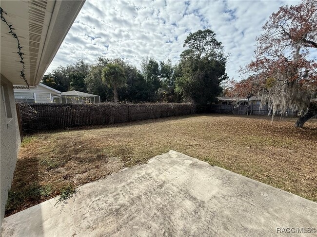 Building Photo - 920 N Lyle Ave