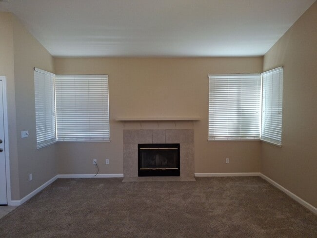 Building Photo - Central Roseville - Single Story 3 bedroom...