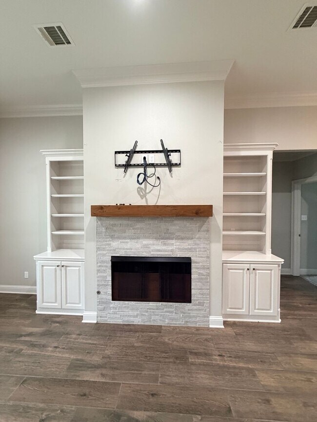 Building Photo - Gated Community Close to Barksdale Air Force Base...