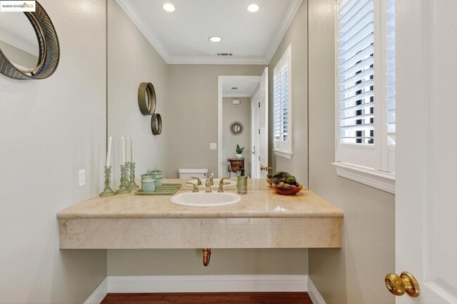 Building Photo - Four Bedroom Home with Panoramic Views