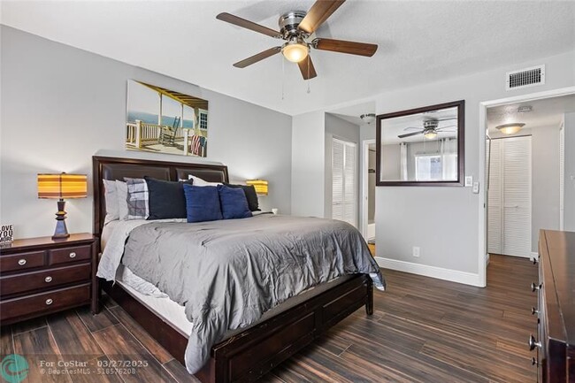 Building Photo - 2753 S Oakland Forest Dr