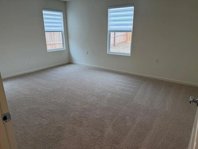 Building Photo - 632 Skyler Ln