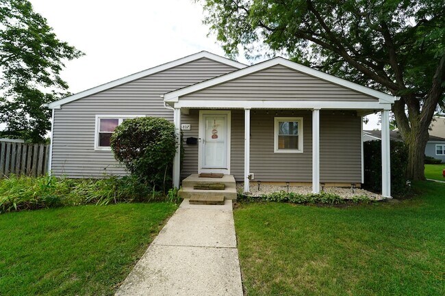 Primary Photo - 807 Mansfield Ct