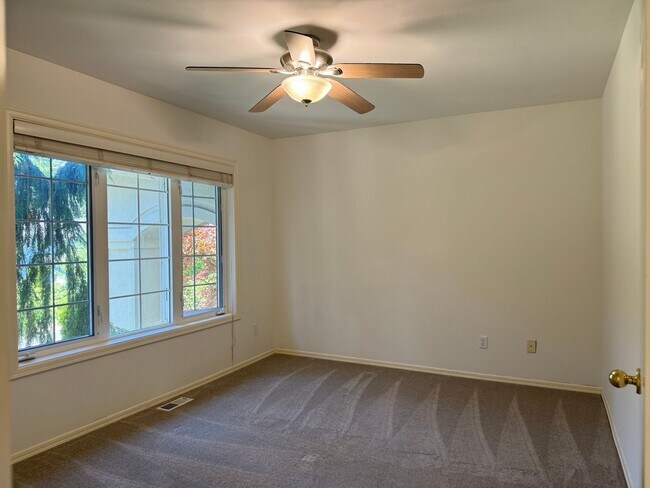 Building Photo - 27171 SE 25th Pl