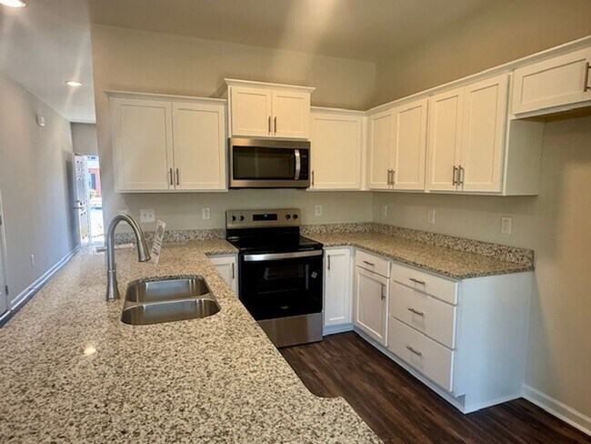 Building Photo - Two bedroom, 2.5 bath townhome with loft in Ridge Creek, Whitsett