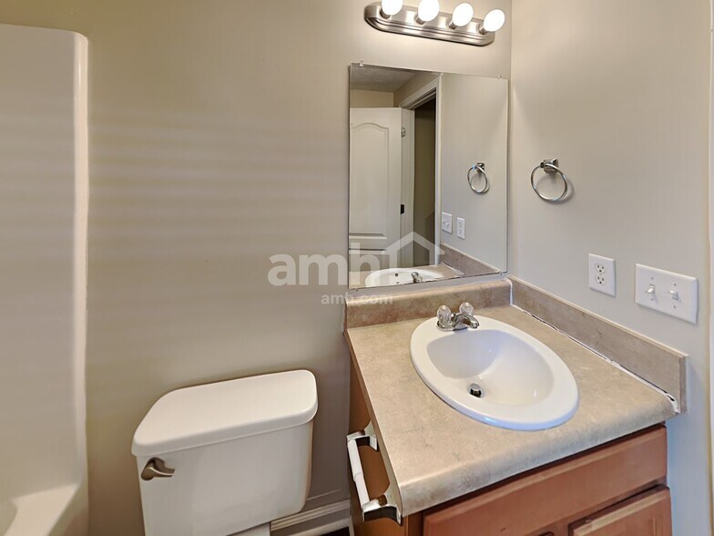 Building Photo - 3892 Refinement Way