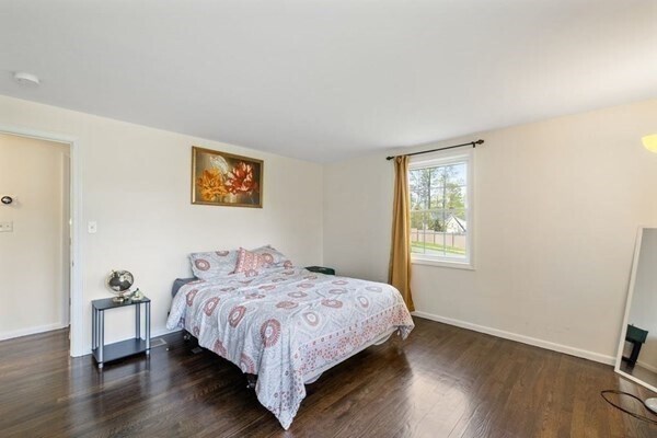 Building Photo - 7 Lakeside Cir