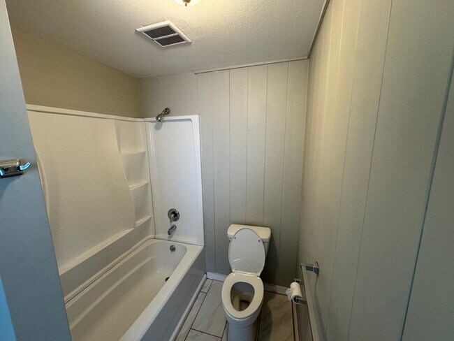 Building Photo - Newly Remodeled Lahaina Main House