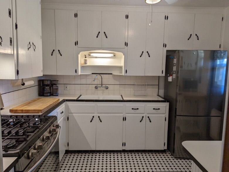 Building Photo - 2519 E Montecito Ave