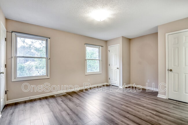 Building Photo - 1702 Twin Brooks Dr SE