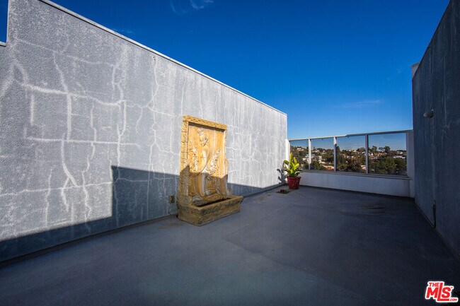 Building Photo - 171 N Church Ln