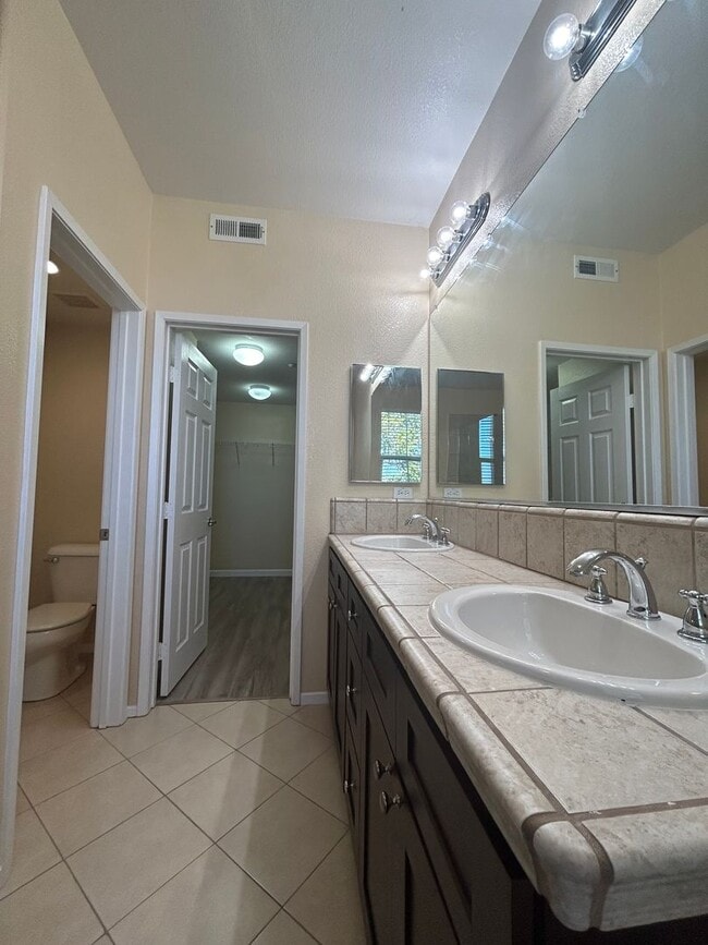 Building Photo - Move in special !!! $1000 off first month rent on approved credit with a 1 year lease.