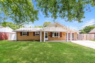 Building Photo - 304 Applegate Rd