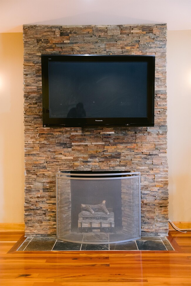 Building Photo - 252 S Washington Ave