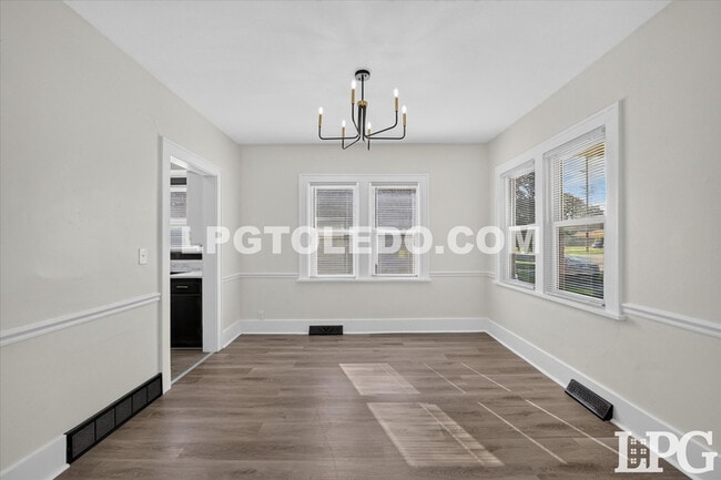 Building Photo - 2849 W Laskey Rd