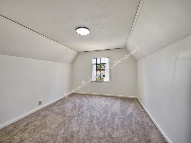Building Photo - 81 Elm Ave
