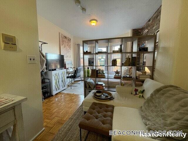 Building Photo - 40 Anderson St