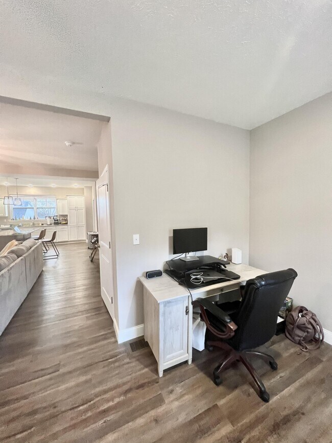 Building Photo - 2034 Mountain Ash Ln