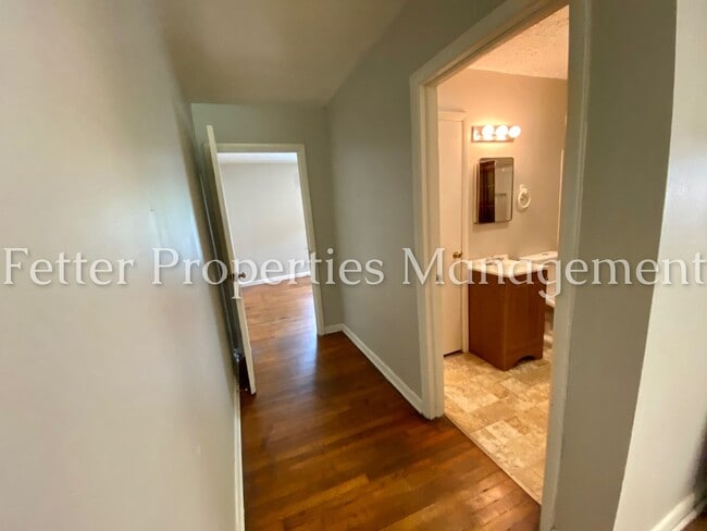 Building Photo - 1228