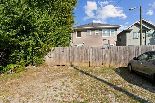 Building Photo - 2948 N Park Ave