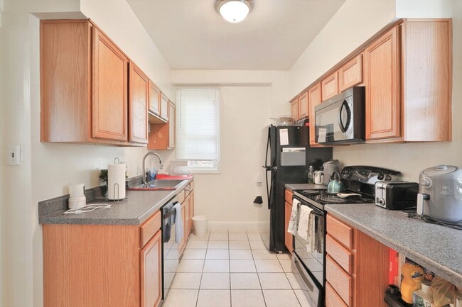 Building Photo - 252-2525 E 18th Ave