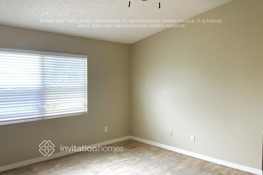 Building Photo - 631 Royal Palm Way