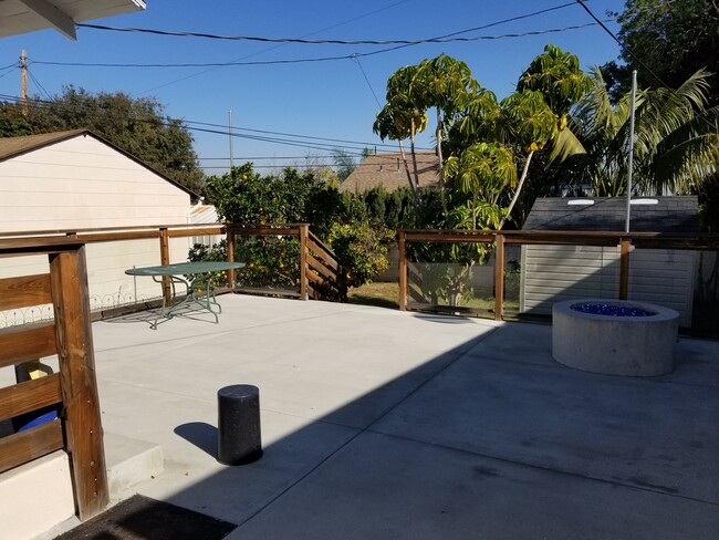 Private Patio with fire ring - 8414 Glider Ave