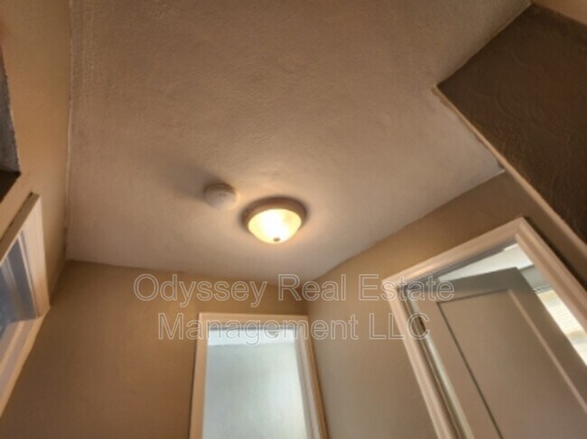 Building Photo - 206 W Spencer Ave