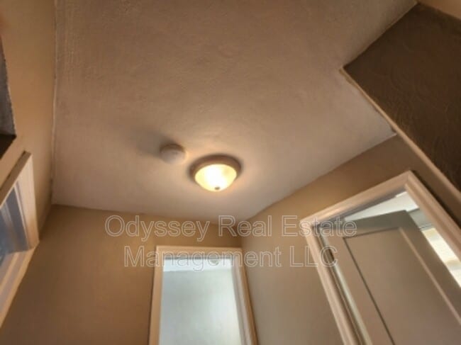 Building Photo - 4006 Arctic Ave