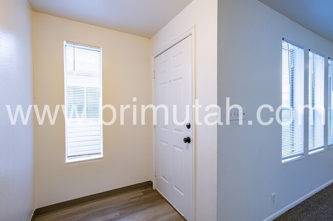 Building Photo - 4456 S Albright Dr