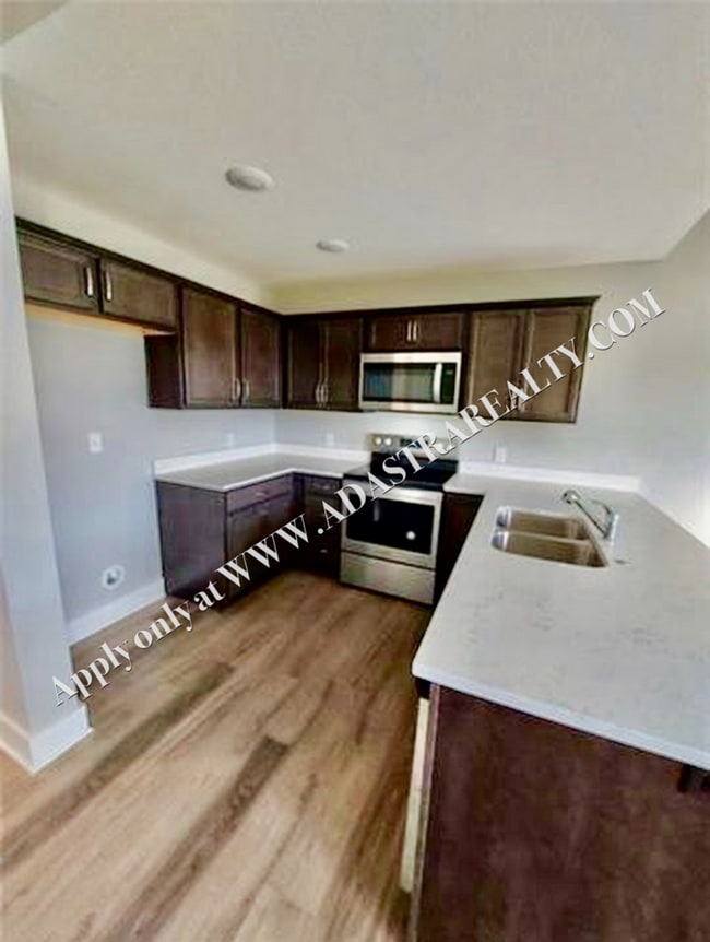 Building Photo - Nice 3 Bed 3 Bath Townhome in Louisburg -A...