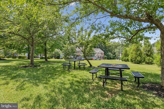 Building Photo - 856 Stonehurst Ct