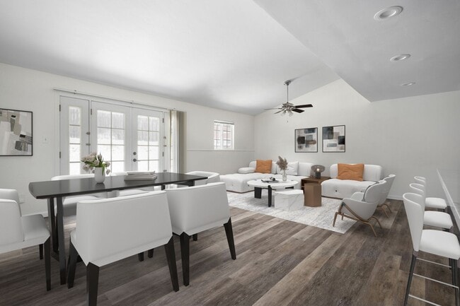 Building Photo - 5288 Manhasset Dr