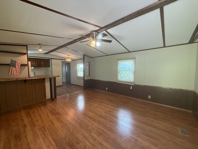 Building Photo - 2 Bedroom 2 Bath Mobile Home in Greeneville, TN