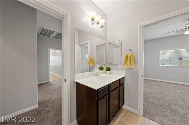 Building Photo - 4 bed+loft Green Valley Home w/City Views