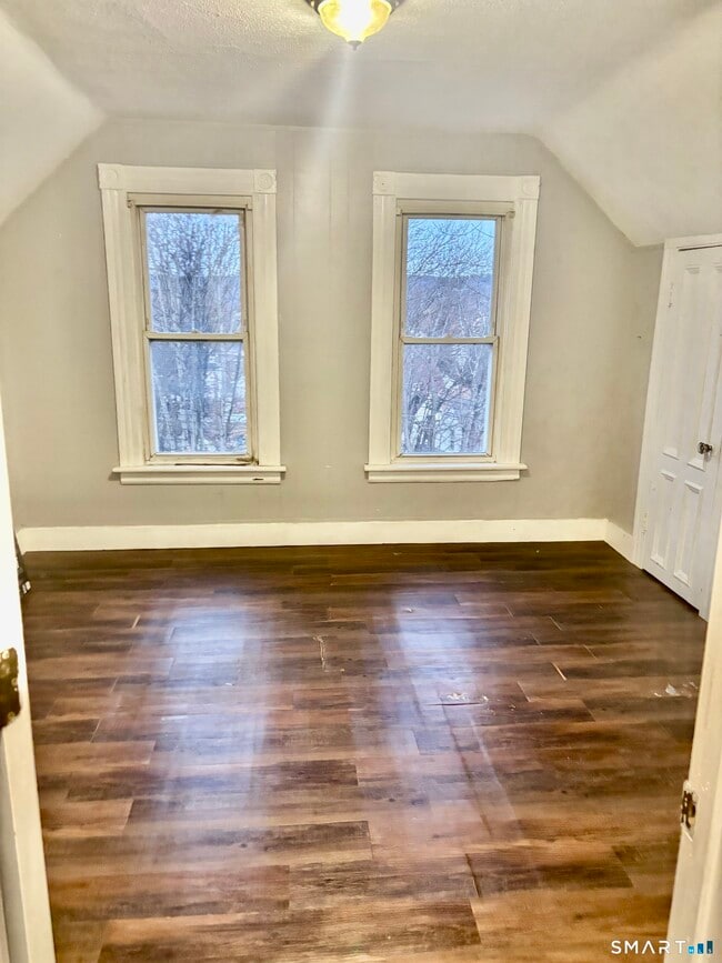 Building Photo - 8 Summit St