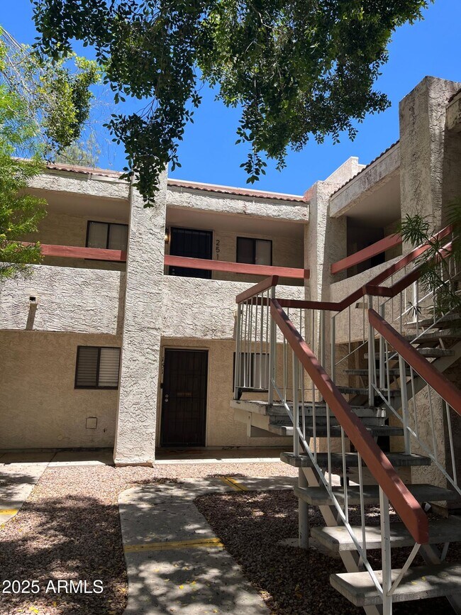 Building Photo - 3119 W Cochise Dr