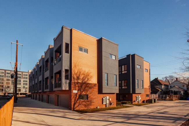 Building Photo - 2037 11th St