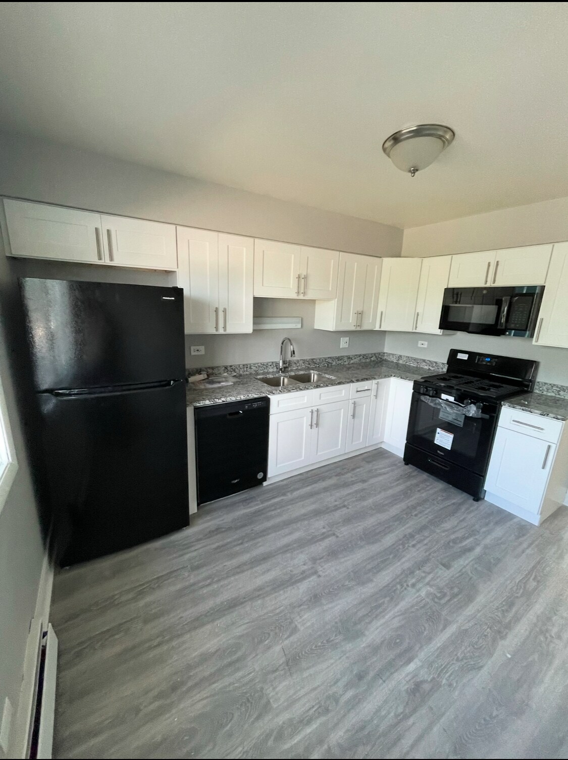 Building Photo - 636 W Pickwick Ct