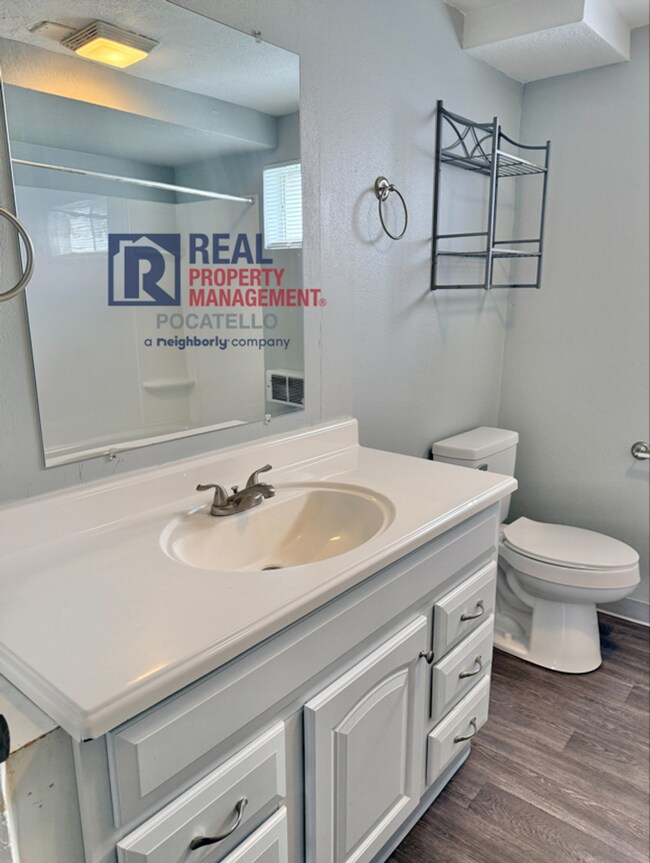 Building Photo - 1921 Monte Vista Dr