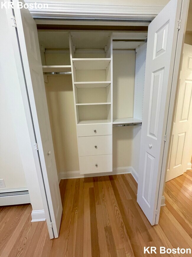 Building Photo - 63 Green St