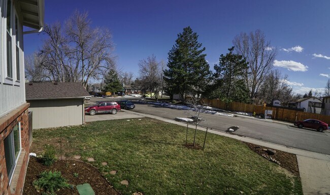 Building Photo - Beautifully Updated 4B/2B in Central Fort Collins! Quiet Neighborhood!