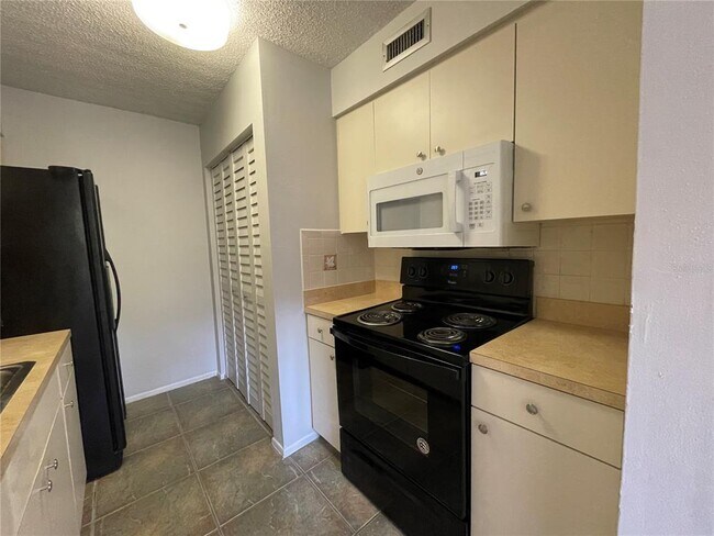 Building Photo - 5503 Pokeweed Ct