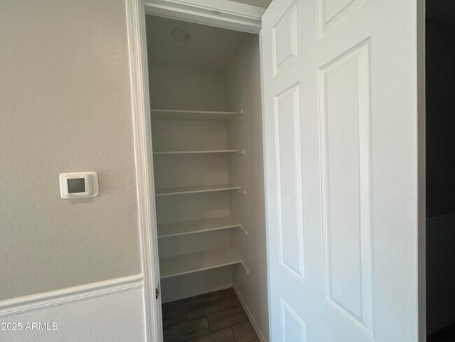 Building Photo - 25930 N Thornhill Dr
