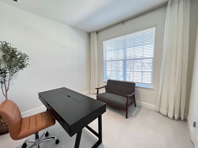 Building Photo - Gorgeous Furnished Home in Winter Garden!