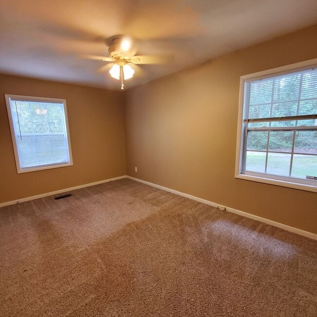 Building Photo - Spacious 3-Bedroom Home with Fireplace, an...