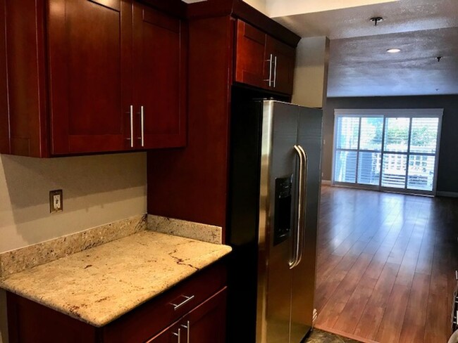 Building Photo - 2 bedroom, 2 bath townhome in Walnut Creek...