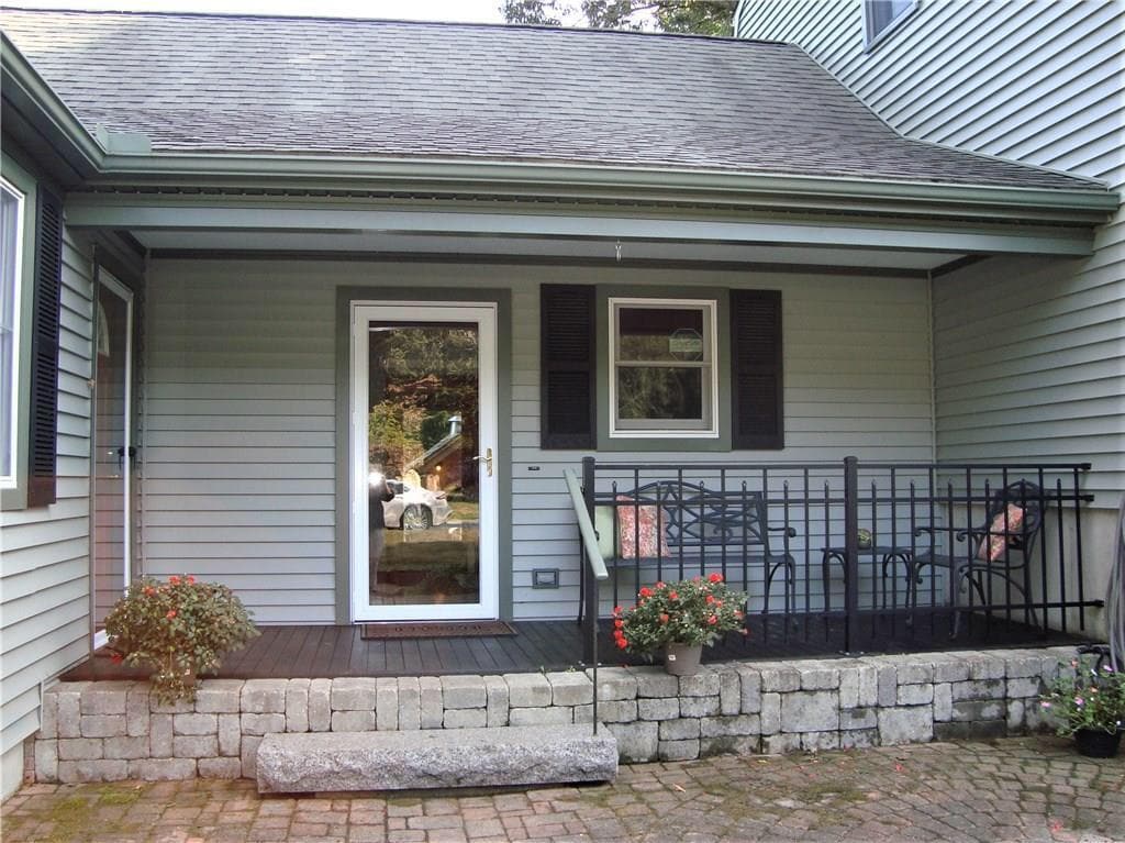 Building Photo - 121 Briarwood Dr