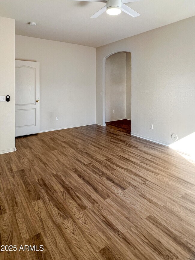 Building Photo - 1015 S Val Vista Dr