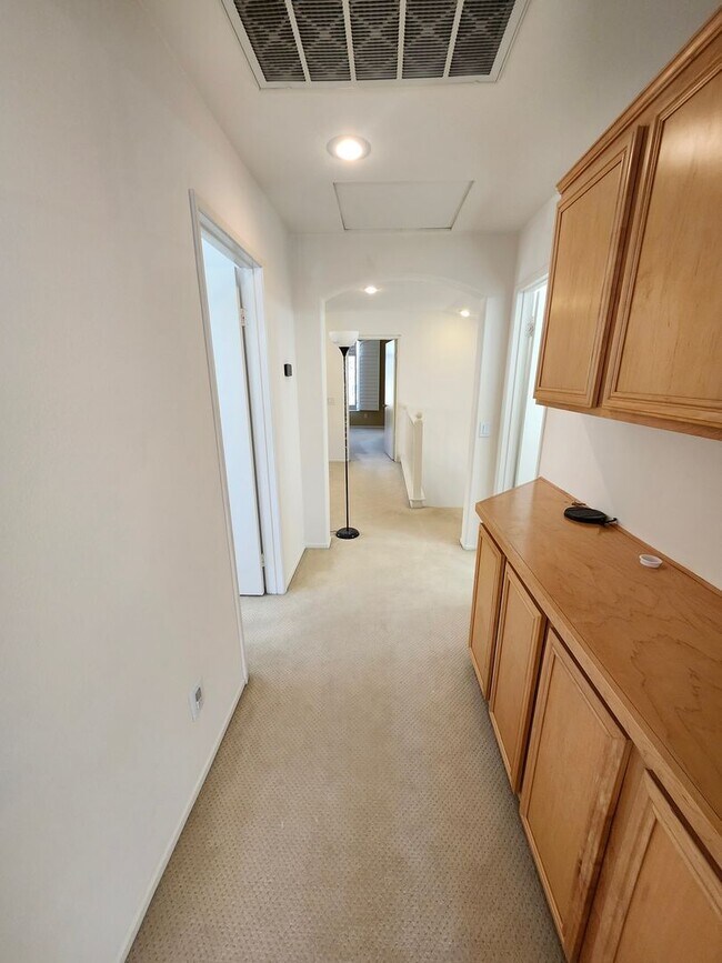 Building Photo - Beautiful two-story in Hunter's Ridge